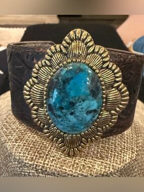Barse  Leather Cuff Bracelet With Turquoise Concho. Thailand